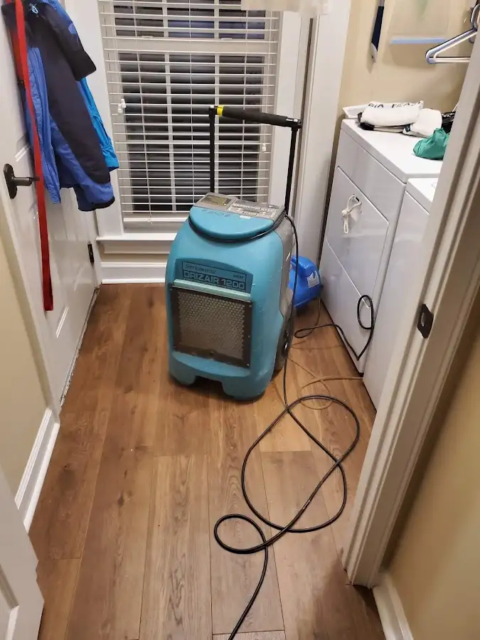 Commercial dehumidifier deployed for Flood Damage Cleanup in Loudoun Valley Estates